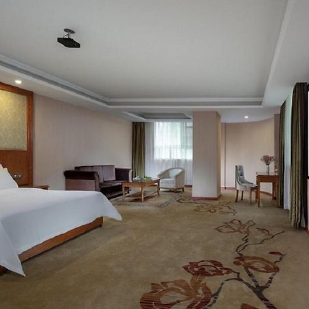 Vienna Hotel Huizhou Chenjiang Avenue Esterno foto