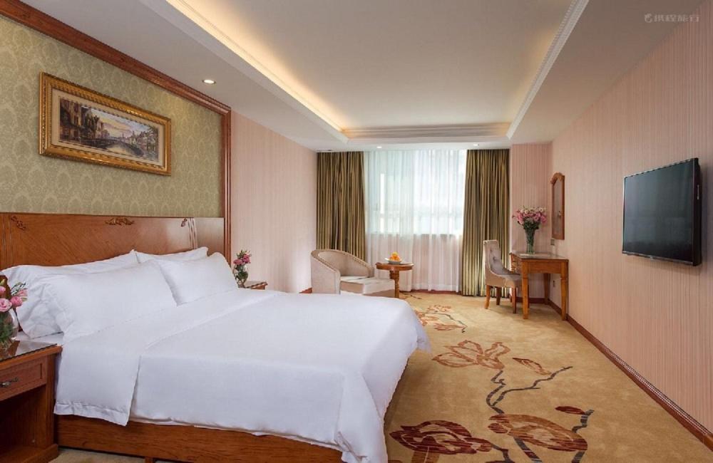 Vienna Hotel Huizhou Chenjiang Avenue Esterno foto