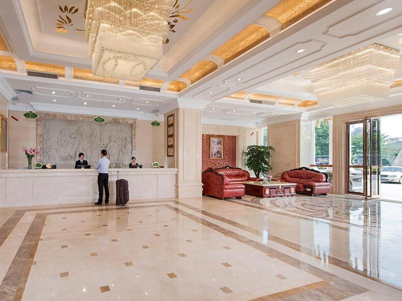 Vienna Hotel Huizhou Chenjiang Avenue Esterno foto